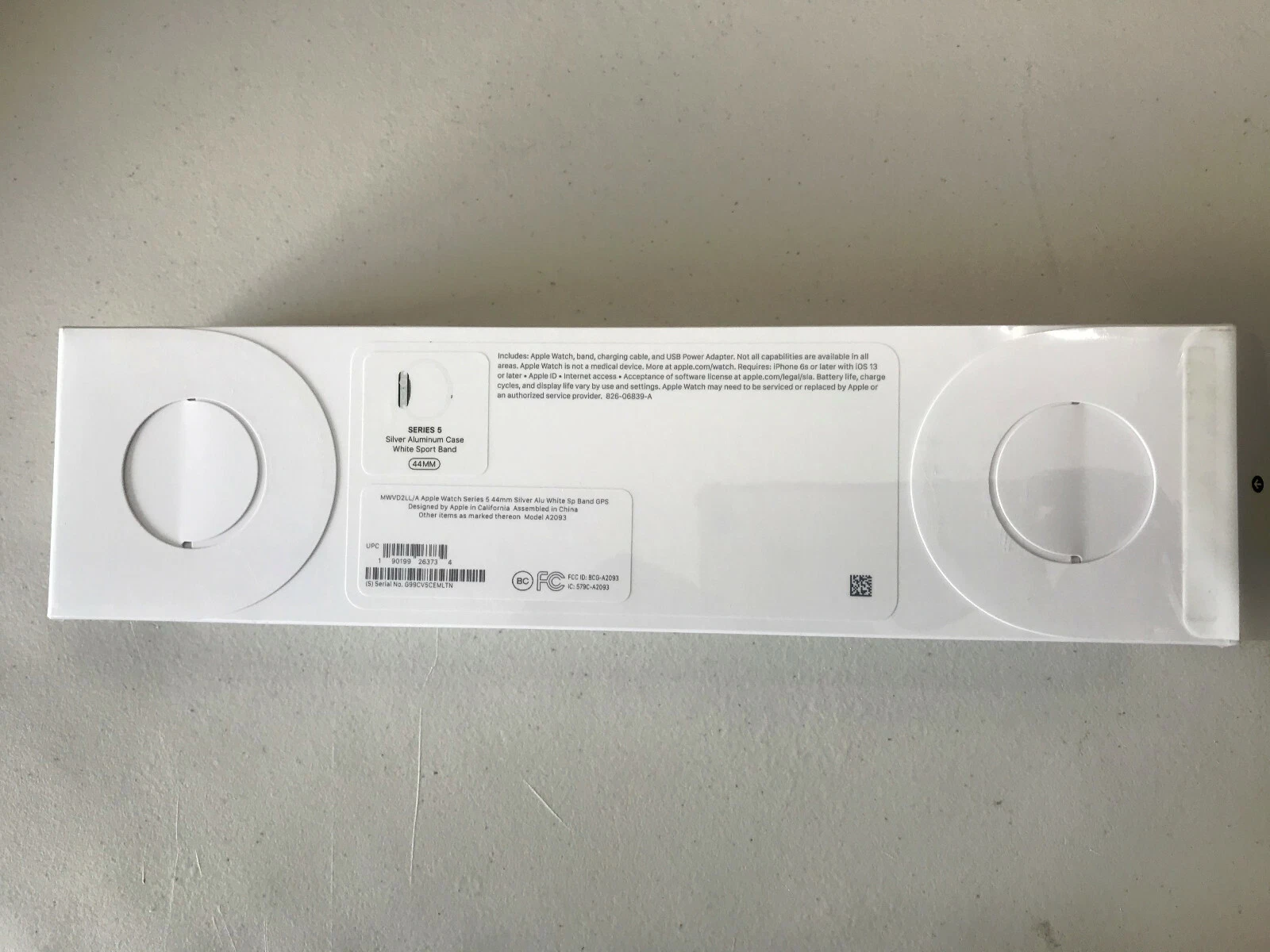 Apple Smart Watch 5 GPS 44mm MWVD2LL/A Silver Aluminum Case wit White Sport Band image 4