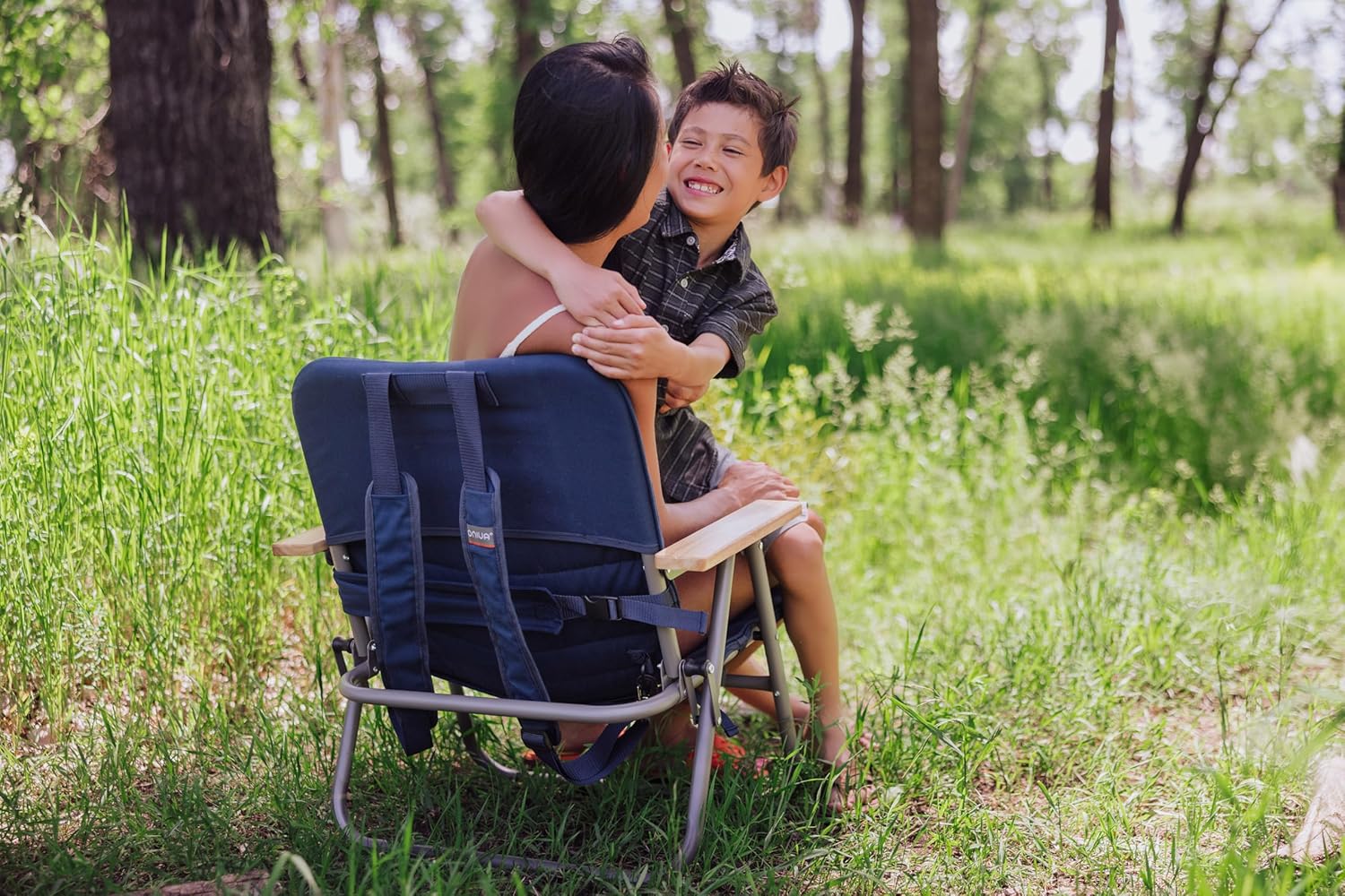 PICNIC TIME Descanso Padded Beach Chair, Low Camping Chair with Removable Washable Cover, Backpack Beach Chair image 3