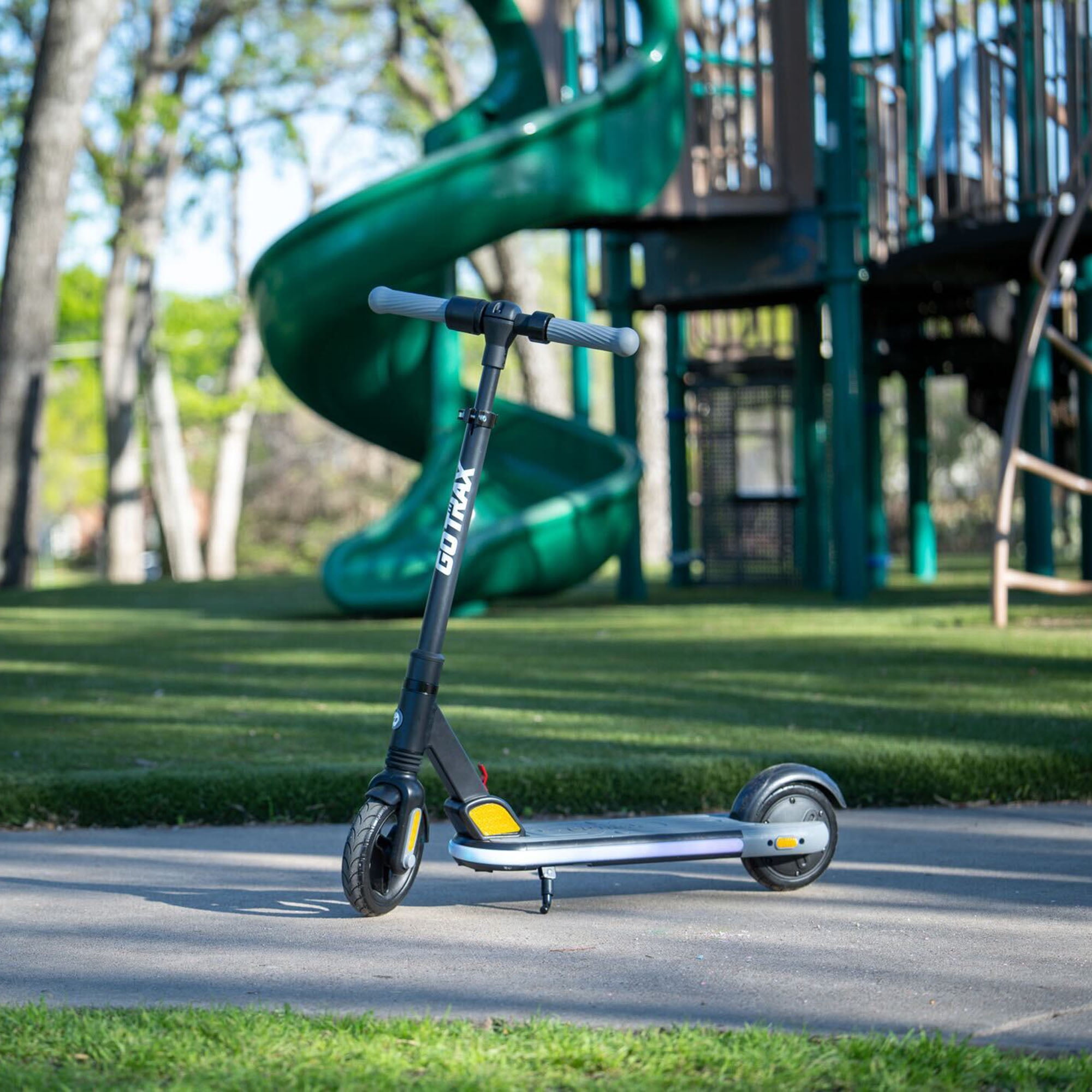 GOTRAX XoomPlus Foldable Electric Scooter for Kids Ages 6-12 with 150W Motor 10mph LED,Black image 9